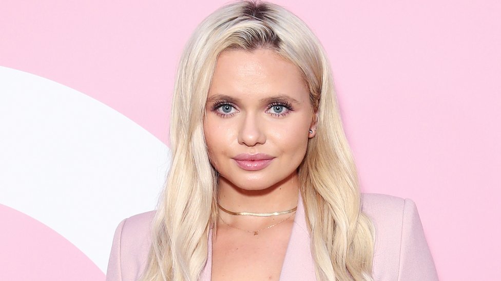 Alli Simpson - Professional Portrait