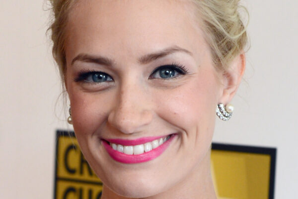 Beth Behrs - IMDb