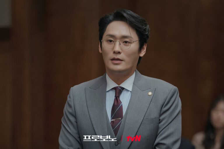 Choi Dae Hoon Transforms Into An Elite Lawyer Rivaling Jung Kyung Ho In Special Appearance For "Pro Bono" | Soompi