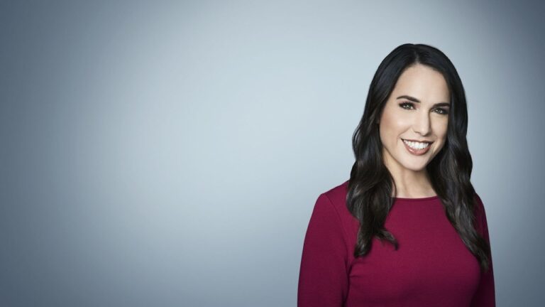 Hadas Gold Biography