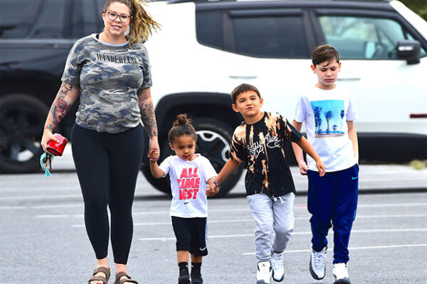 Kailyn Lowry Posts Family Photo With Sons — See Cute Pic – Hollywood Life