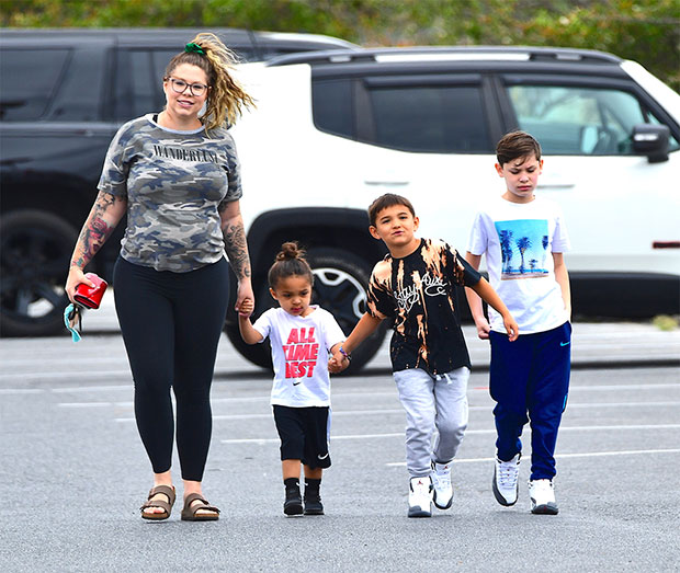 Kailyn Lowry Posts Family Photo With Sons — See Cute Pic – Hollywood Life
