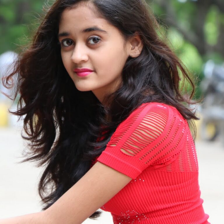 Bindass Kavya - YouTube