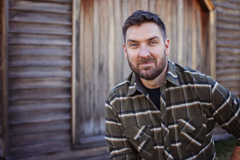 Mark Bowe: Age, Net Worth, Married Life, Salary, and More About the Barnwood Builders Star