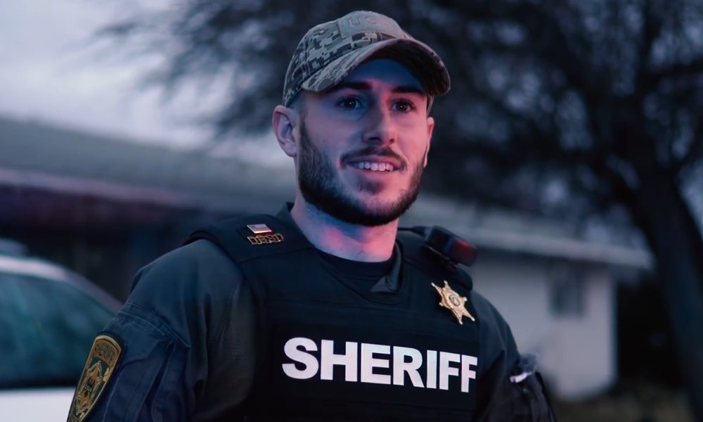 Patty Mayo, who poses as sheriff's deputy on YouTube, revealed as fake - BNO News