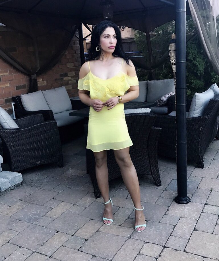 Trying very hard to be effortlessly sophisticated!! Ha! Well... at least I tried!! Happy Saturday friends!! #nightout #toronto #ursulastolf #storagewars #storagewarscanada #storagewarsnortherntreasures #netflix